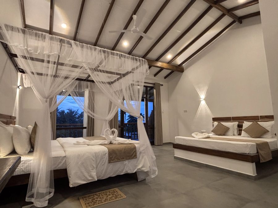 Siyomin guest room with canopy beds